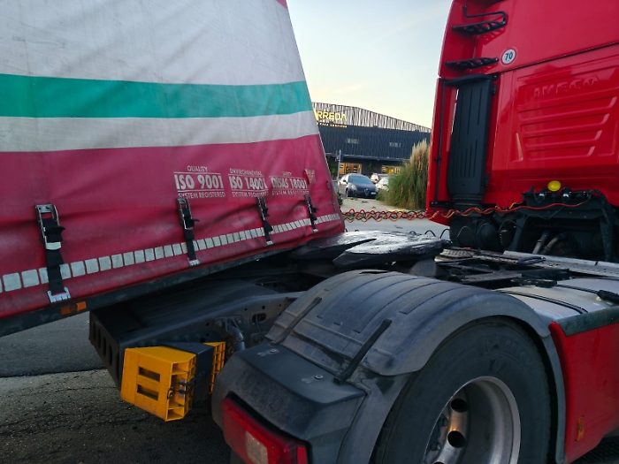 Modica, semirimorchio si stacca: panico sul ponte