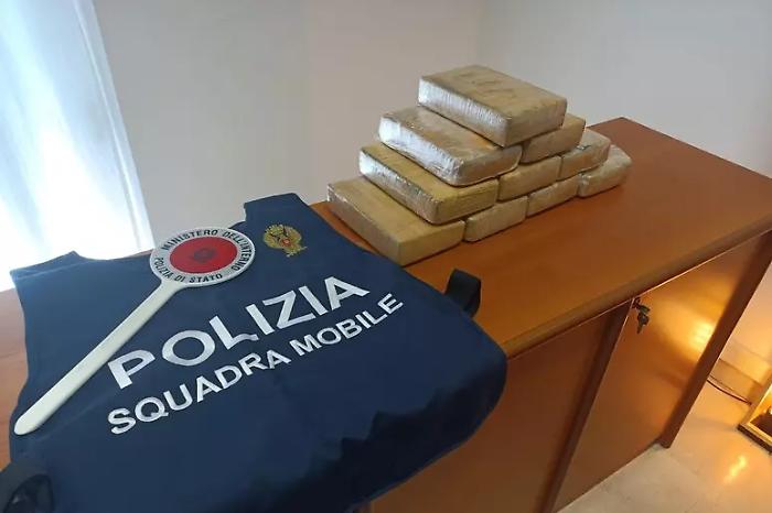 Blitz antidroga della polizia in tutta Italia: 384 arresti, 1.400 kg di droga sequestrati e 5 cannabis shop chiusi