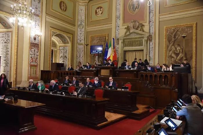 Manovra, il rebus Mpa: da un lato esulta, dall'altro fa mancare i voti 