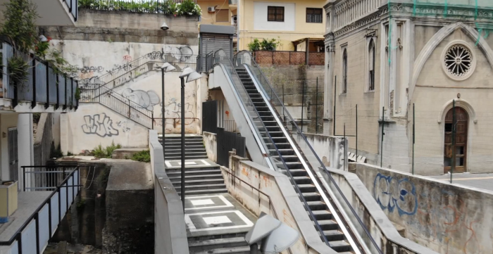 Scale mobili di via Peculio Frumentario: 800 mila euro mai entrati in funzione, ora monumento allo spreco