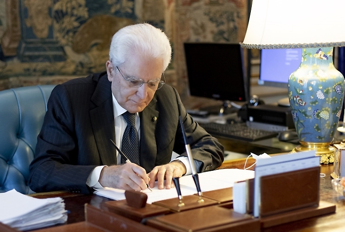 Mattarella firma cinque provvedimenti di grazia: ci sono anche due condannati per omicidio