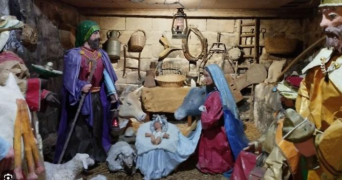 Regge il mercato dei presepi di cartapesta in Sicilia, ma &egrave; forte la concorrenza di Babbo Natale