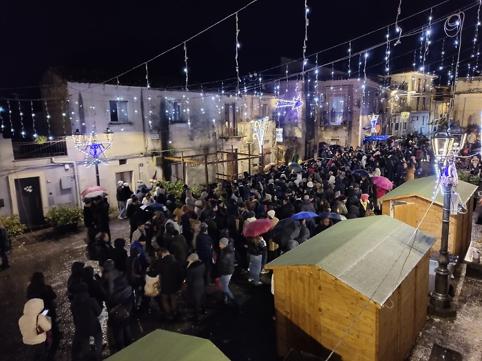 Neppure la pioggia ferma il presepe vivente di Monterosso Almo