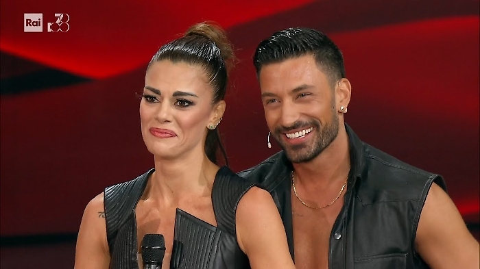&ldquo;Lo faremo&rdquo;: il labiale di Bianca Guaccero che incendia la finale di Ballando. E ora con Giovanni Pernice si parla di nozze