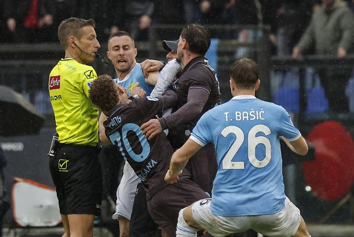 Politano ispira, Spinazzola e Rrahmani firmano: il Napoli zittisce l&rsquo;Olimpico e resta a -1 dal Milan