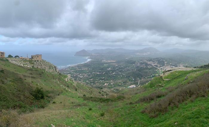 Ad Erice una scintilla accende la baita del Cai: Sentiero Italia, montagnaterapia e cura del paesaggio