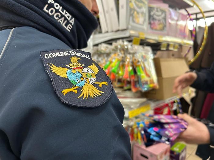 Melilli, blitz della Polizia Locale: sequestrati oltre mille articoli senza marchio CE