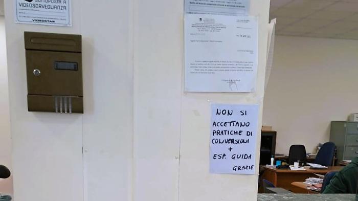 Motorizzazione Siracusa nel caos: scuole guida in rivolta per i ritardi