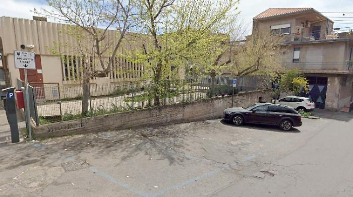 Rapina la Posta, il bottino non gli sembra sufficiente e ruba i gioielli indossati dalla direttrice