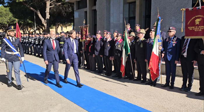 Svolta nelle indagini su incendi e ordigni: la Polizia di Stato celebra il 174&deg; a Noto