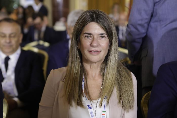 Elvira Amata
