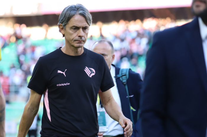 Un palo, un rigore negato, un gol annullato nel finale: il Palermo non sfonda a Reggio e dice addio alla promozione diretta