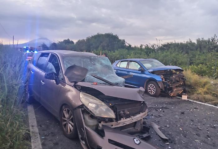 Scontro frontale fra due auto a Motta Sant'Anastasia: tra i due feriti gravi un sottufficiale della base NAS di Sigonella