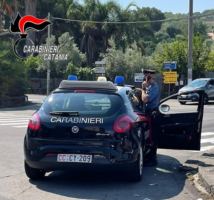 A Valverde 47enne denunciato per allaccio abusivo alla rete elettrica. E aveva anche 30 grammi di marijuana