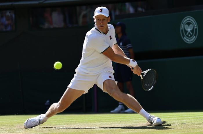 Sinner vola agli ottavi a Wimbledon: Brooksby sconfitto in tre set, domenica la sfida con Mochizuki