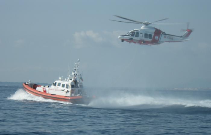 Tre velisti irlandesi salvati dalla Guardia Costiera a 30 miglia da Portopalo