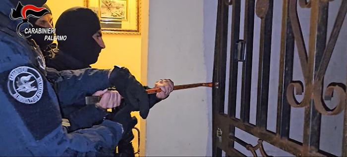 Blitz contro la banda delle intimidazioni a Palermo: ecco i nomi, ci sono anche indagati per droga