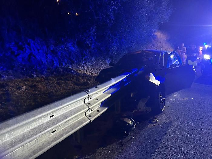 Fuori strada con l&rsquo;auto lungo la Statale 114, un 23enne muore contro nello schianto contro il guardrail