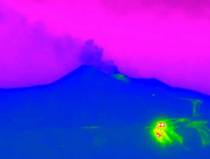 Etna in deflazione: campo lavico in parziale raffreddamento, tremore crollato e Voragine con debole emissione di cenere