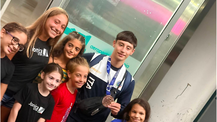 Ginnastica: accoglienza trionfale al rientro a Catania per Paolo Giglio bronzo con l'Italia junior agli Europei di artistica