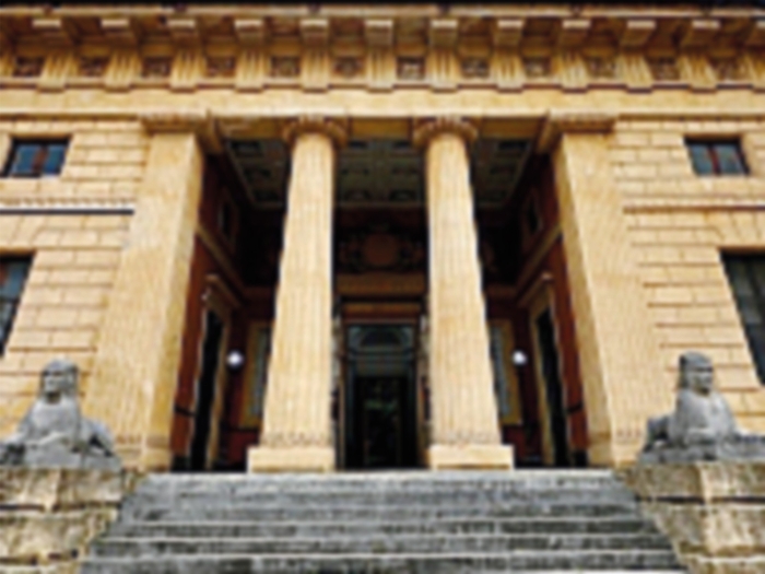 All&rsquo;Orto botanico le eterne colonne in piedi dai romani alla cattedrale