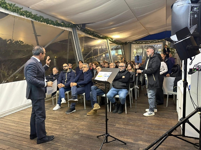 Giardini Naxos, dopo gli insulti tutti contro “Scateno”