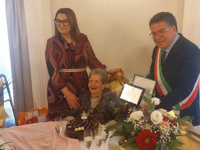 Campofranco festeggia Benita Mazzara: 100 anni di grazia, forza e memoria