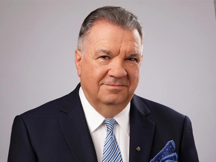 Santo Santoro, ministro e imprenditore: &laquo;Vicino a chi lavora e pure agli anziani, con il cuore di Sicilia&raquo;