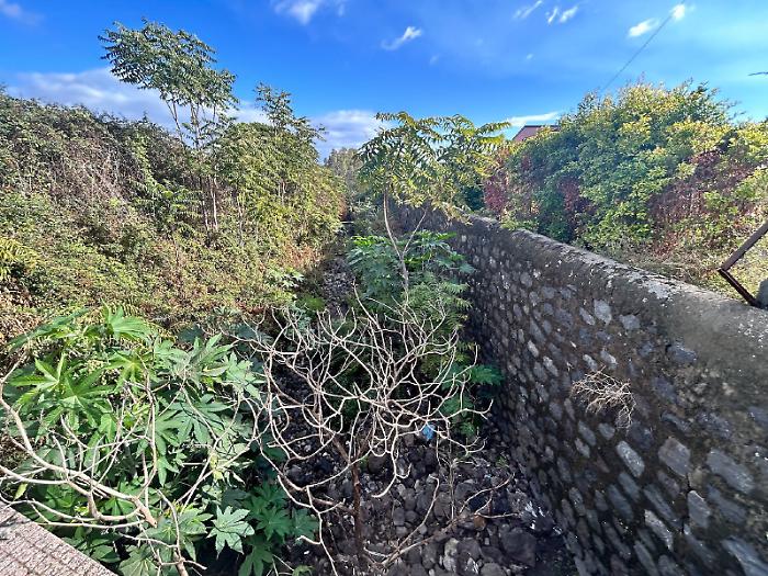 Torrenti Macchia e Jungo &ldquo;soffocati&rdquo; dai detriti: &egrave; rischio esondazione