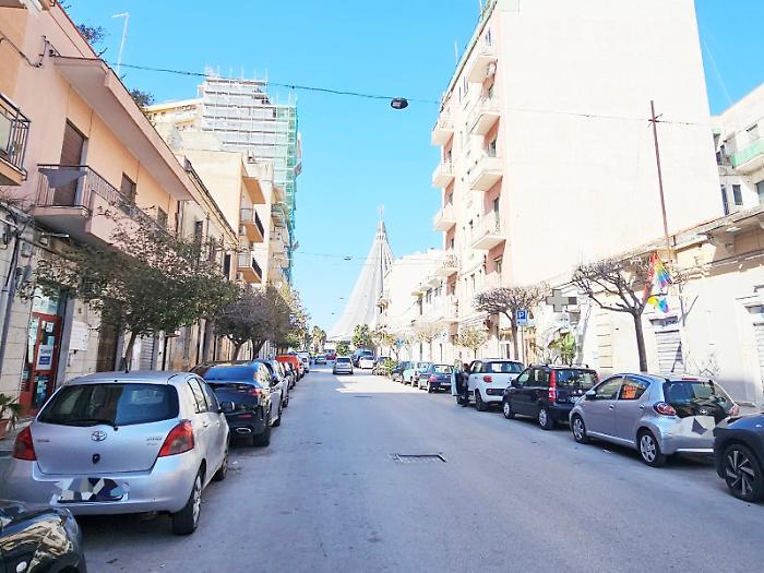 "Brutta, sporca e invivibile": viaggio nell'incubo di Corso Timoleonte