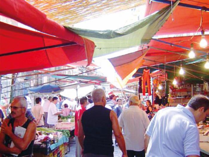 Concessioni nei mercati, commercianti in proroga in attesa delle linee guida