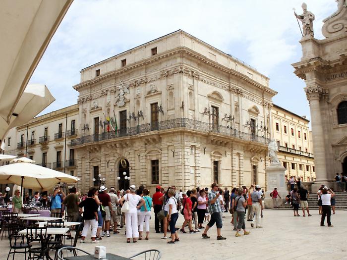 Ortigia soffocata dal turismo: sempre pi&ugrave; visitatori, sempre meno residenti