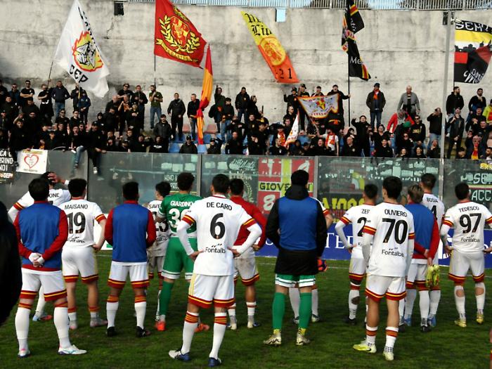 Serie D, in coda &egrave; bagarre, sette squadre coinvolte: "si salvi chi pu&ograve;"