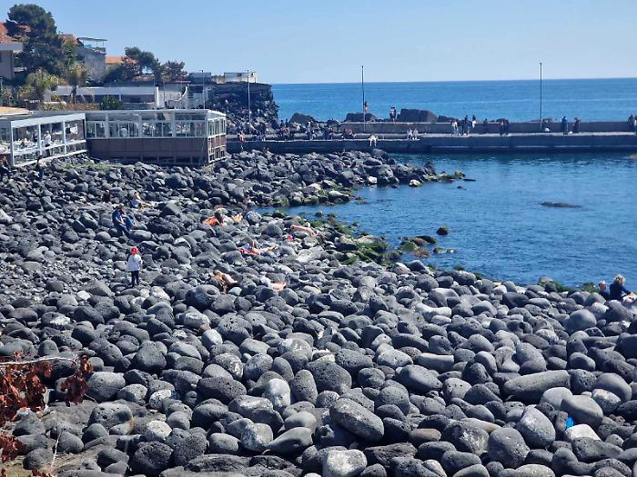 Spiagge libere e solarium: il Comune di Catania seleziona un gestore unico