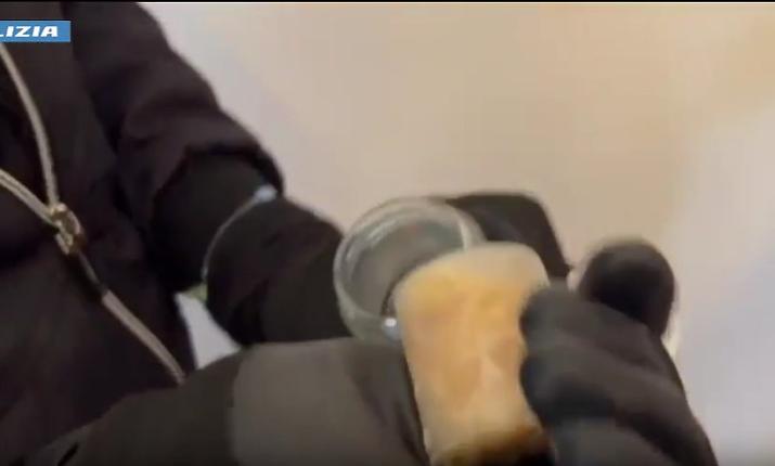 Fucile rubato, pistola e 'miele dello sballo' in casa: arrestato a Siracusa un 35enne
