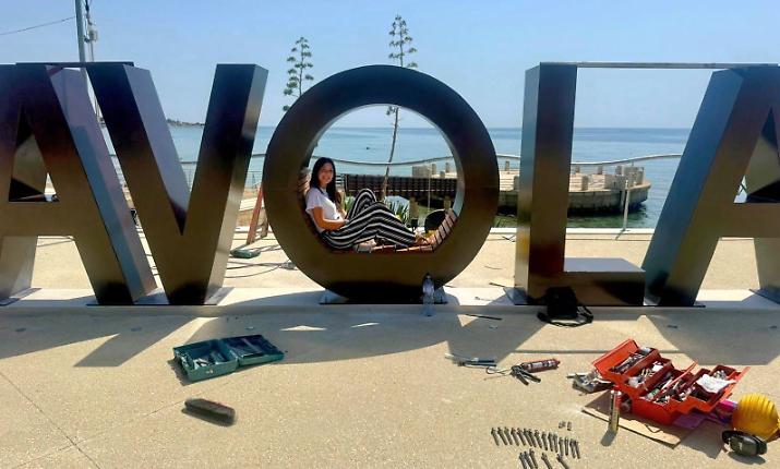 Da piazza Esedra a Terrazza Stella del Mare: inaugurazione tra entusiasmo e polemiche sulla memoria